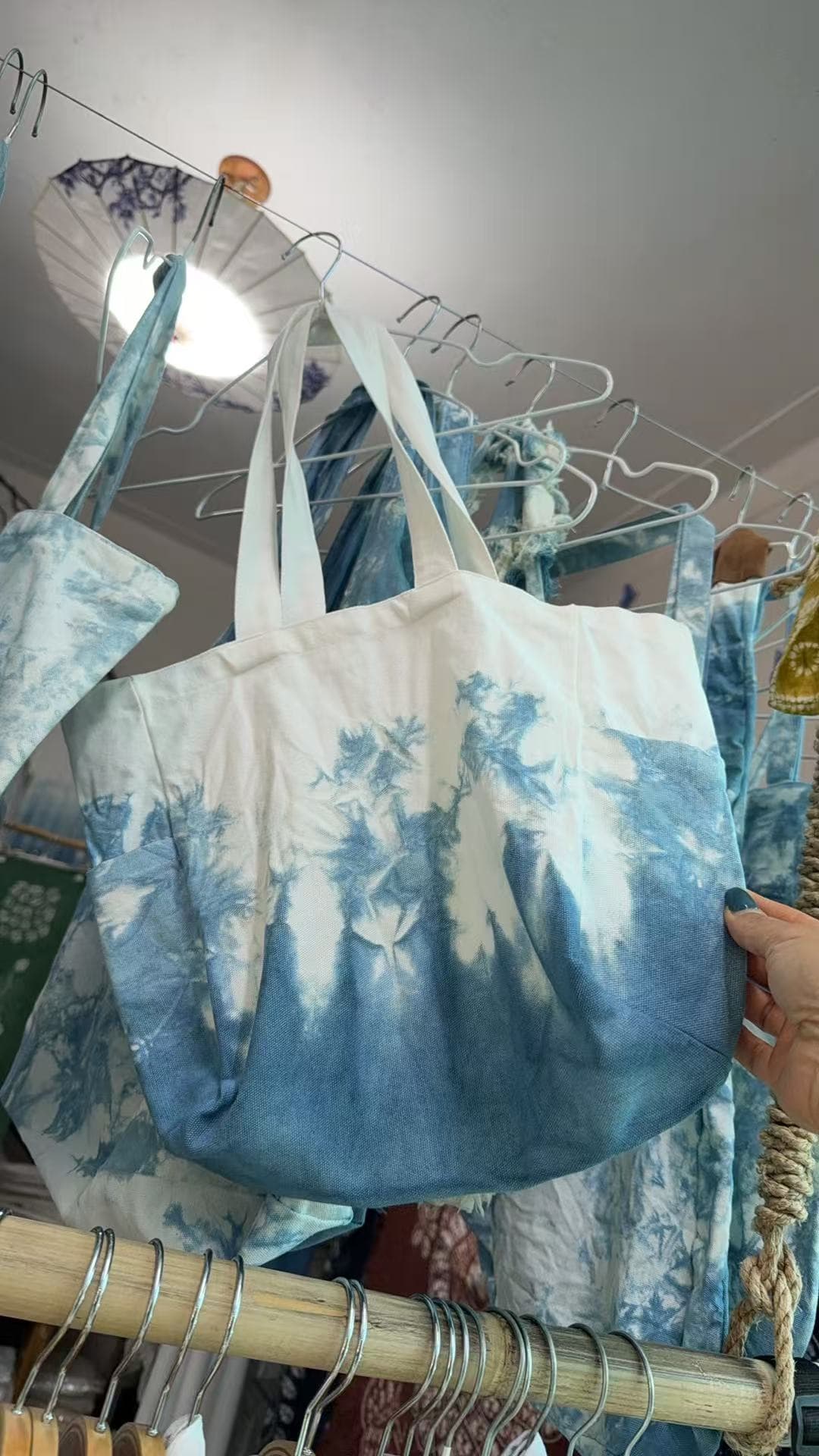 Cloud fade tote — front